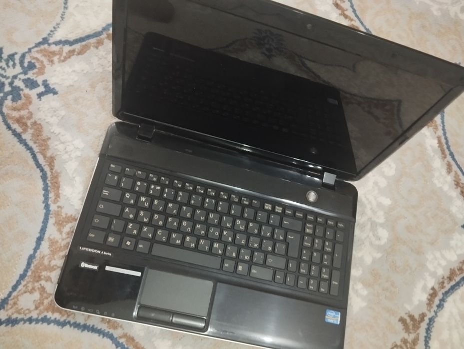 Продам ноутбук не рабочи