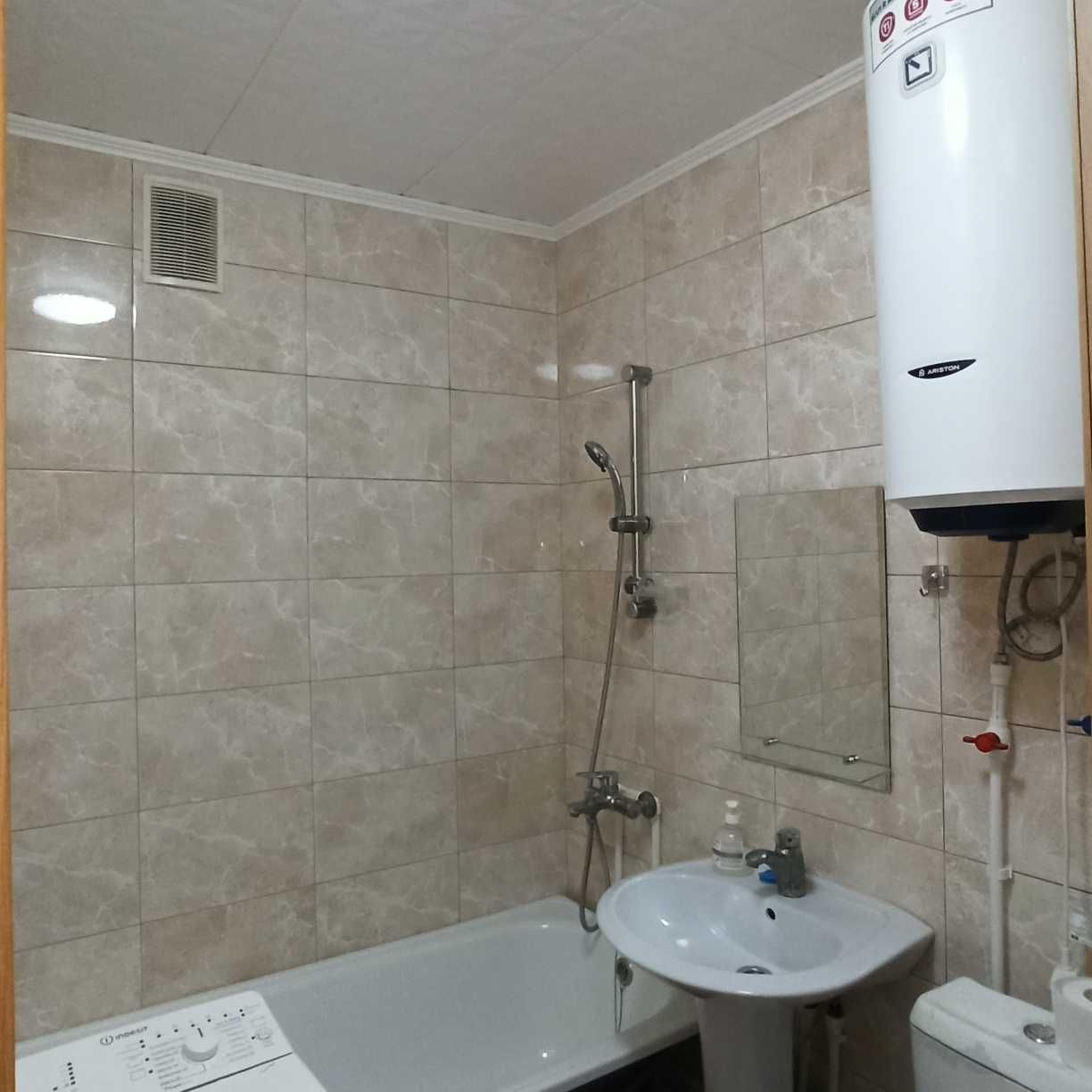 №1405 Продам 2 комнатную квартиру, 3 микрорайон, пр.Республики