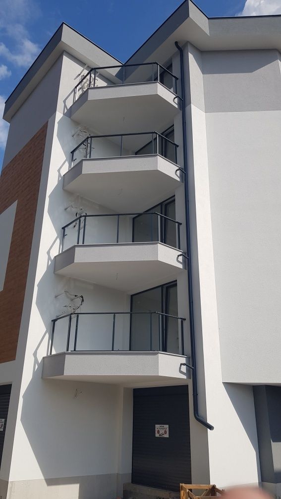 Продава се Тристаен апартамент в Благоевград, Освобождение - 91 кв.м за 900 €/кв.м - Снимка #1