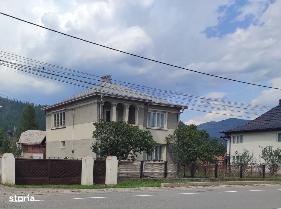 Casă cu anexe  de vânzare în comuna Vama, jud. Suceava