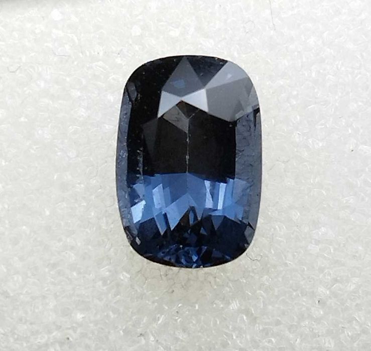 Рядък цвят шпинел 2.20кт! GIA сертификат! НОВ!