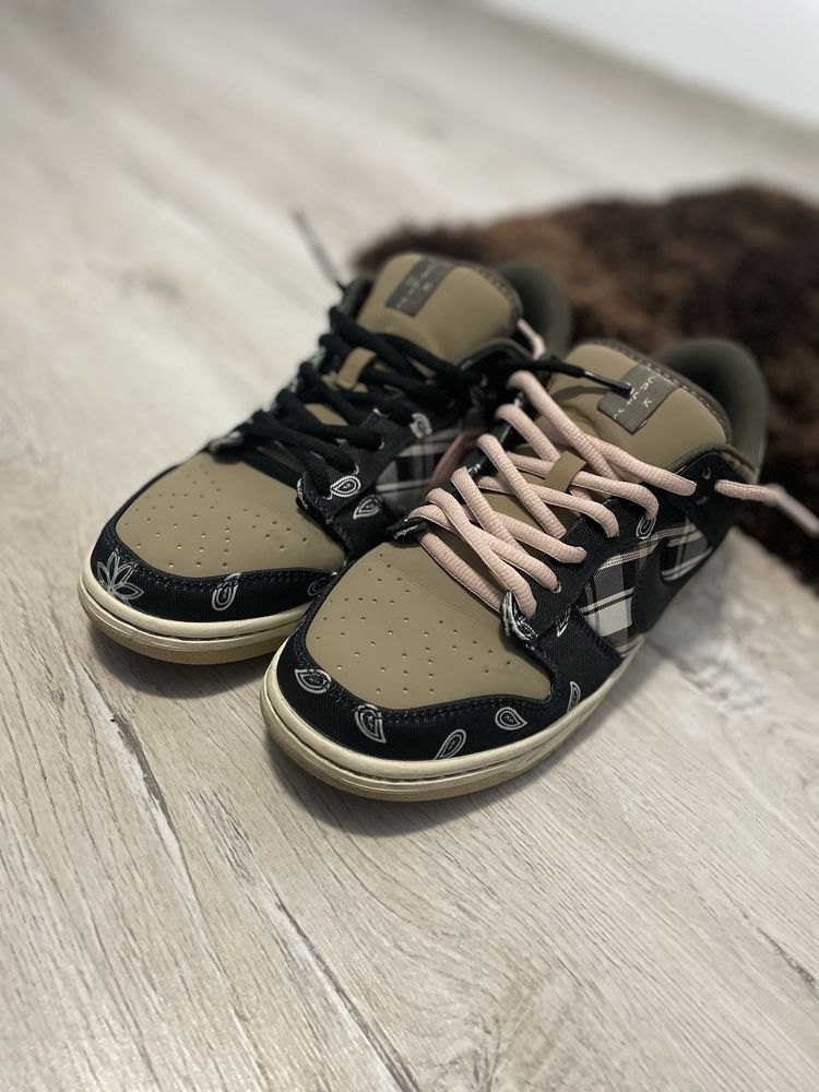 Nike dunk sb x travis scott marime 45 noi doar i am incercat