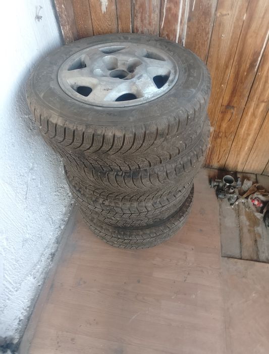 Продам Шины на сто восимдисят пять семдисят четырночать зима почти но