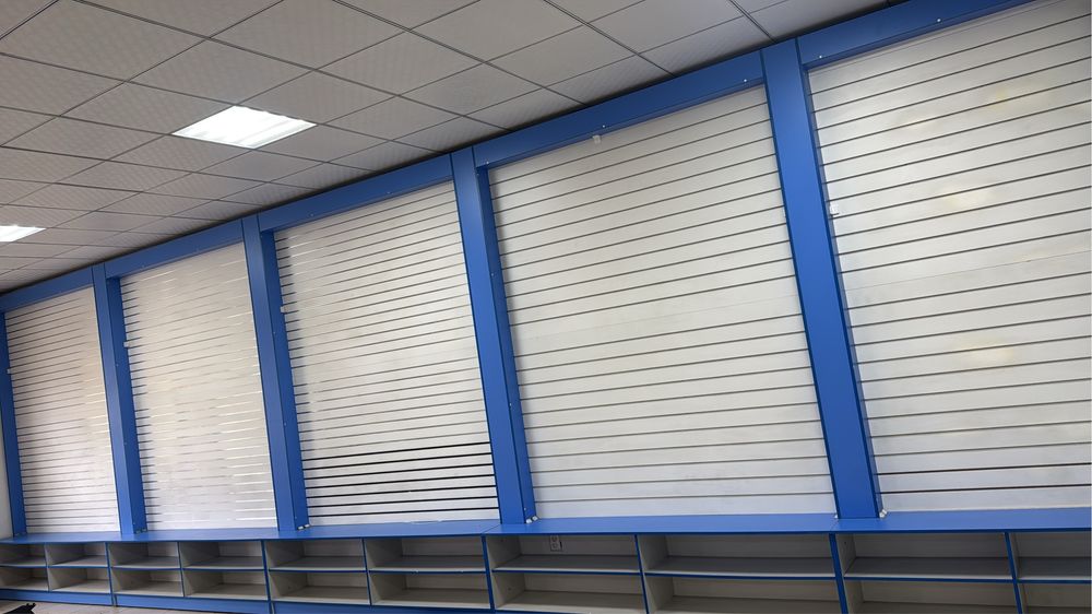 Витрина для магазина и полк