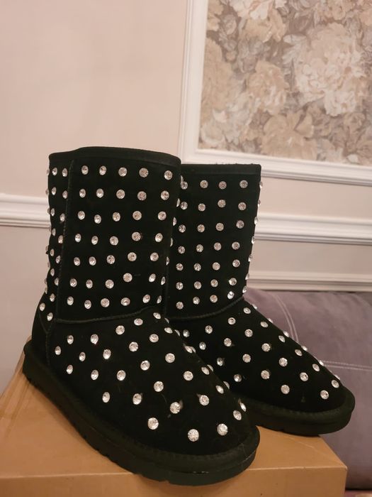 Уги замшевые в стразах