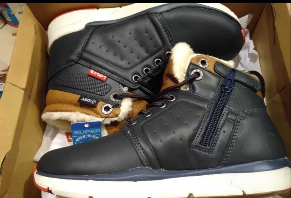 Боти,нови Levi's 33 н.