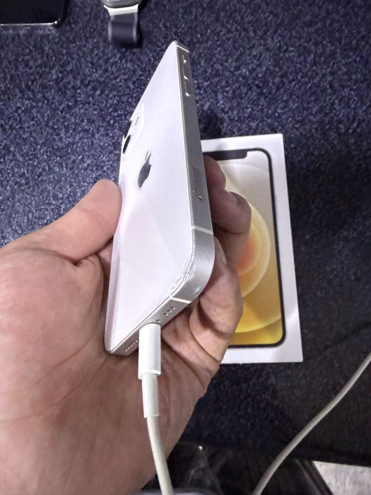 iphone 12 pamit 128g yomkost 79 holati ortacha karopka bor oqip tel ql