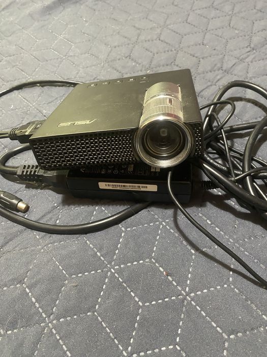 Mini proiector ASUS