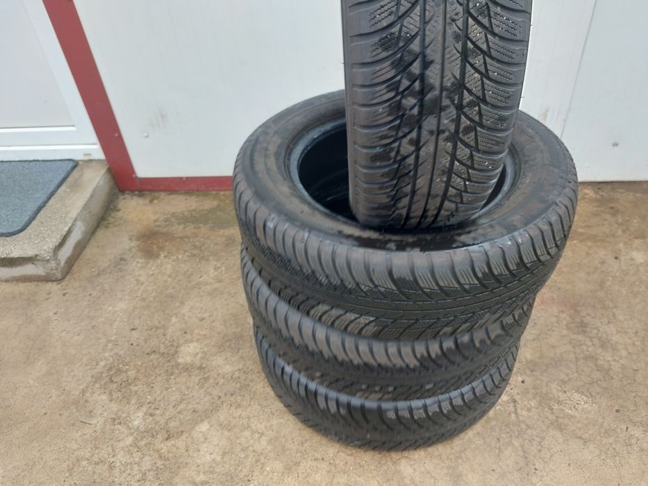 125 lei bucata! Set anvelope M+S/IARNA 215 65 17 Bridgestone