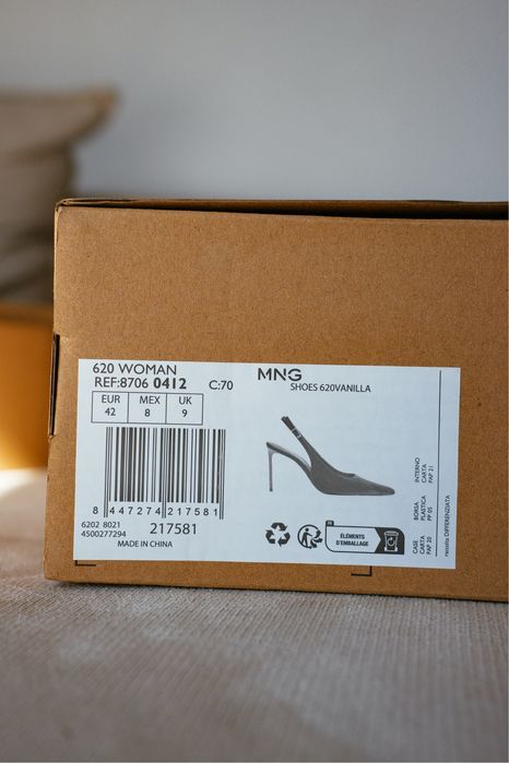 нови бордо кадифени обувки MANGO (нови) с блестяща закопчалка