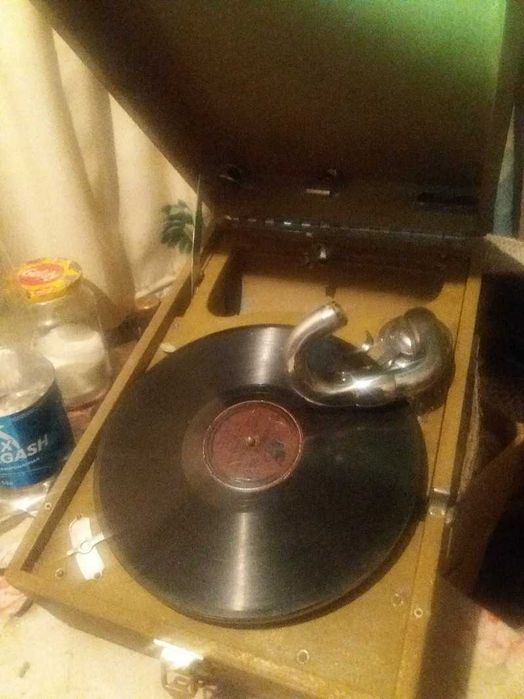 Патефон (граммофон) антиквариат