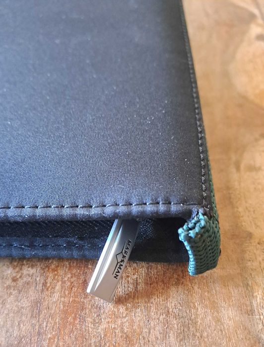 папка луксозна за документи черен с зелено с цип Марксман Marksman А4