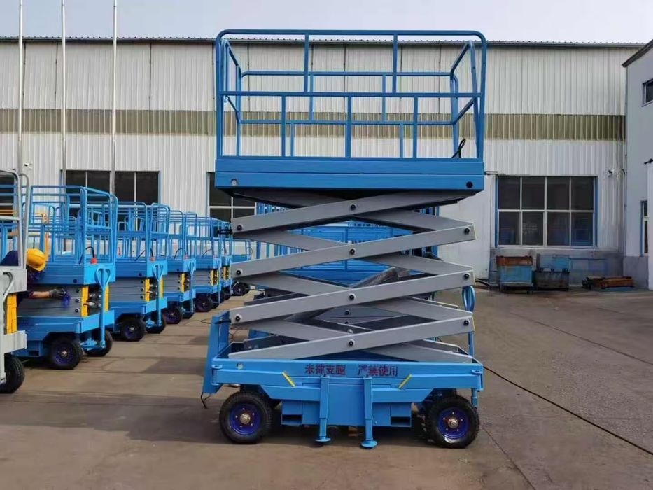 Подъемник ножничный. леса. подемник