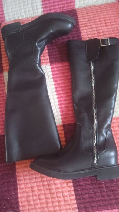 Срочно Продам женские Сапоги