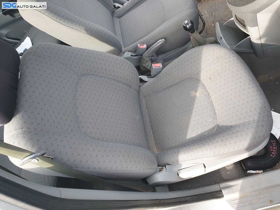 Scaun Dreapta Fata Textil Fara Incalzire Kia Carens 1999 - 2006
