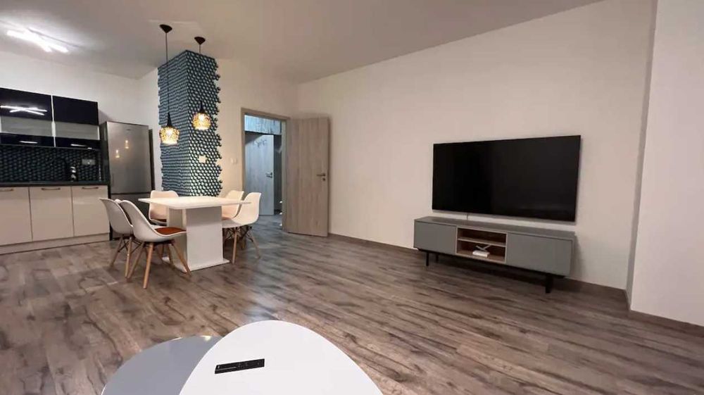 Дава се под наем Тристаен апартамент в Пловдив, Център - 83 кв.м за 280.5 € - Снимка #1