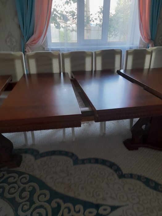 Продается стол на ножках