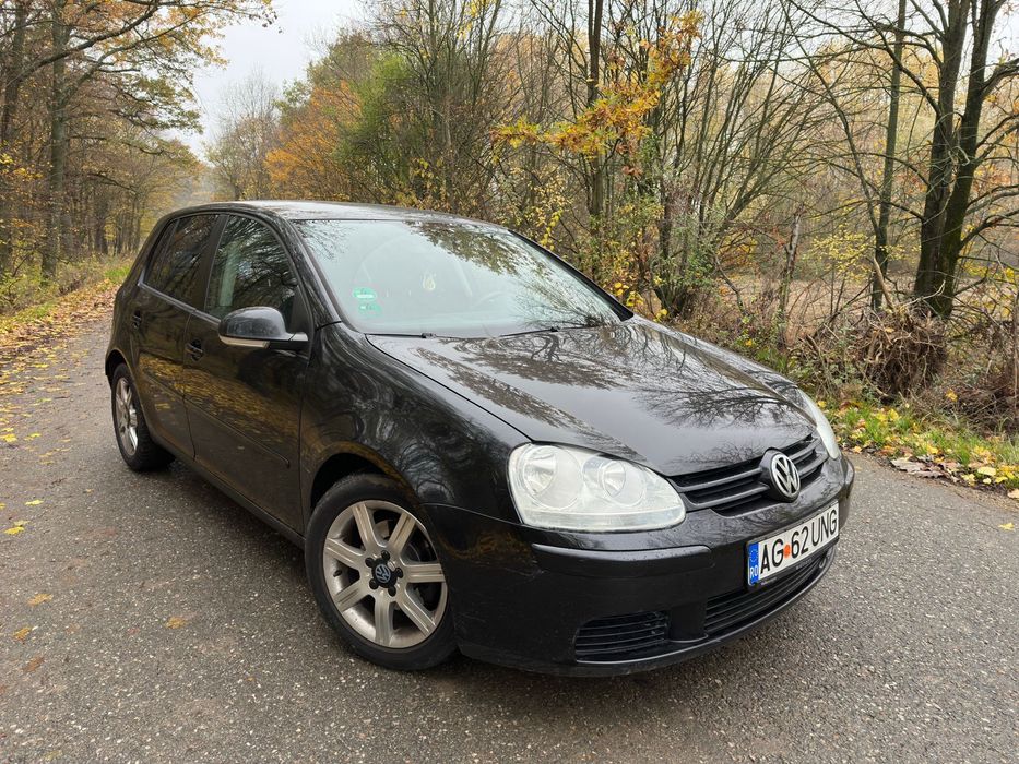 Vând  Volkswagen Golf 5 1.6