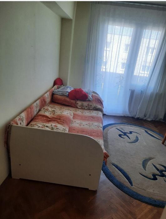 Vand apartamen 2camere,decomandat,2 balcoane,etajintermediar,500m UMF