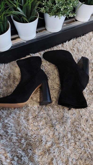 Елегантни Велурени Боти..Нови..39номер..Закупени от Испания..