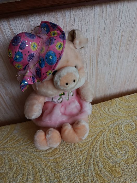 Мягкая игрушка Хрюшка для малышей,в шапочке и юбочке ,красочные