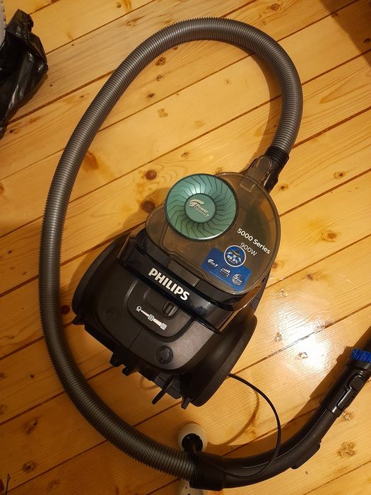 Vând aspirator Philips Power Cyclone 7