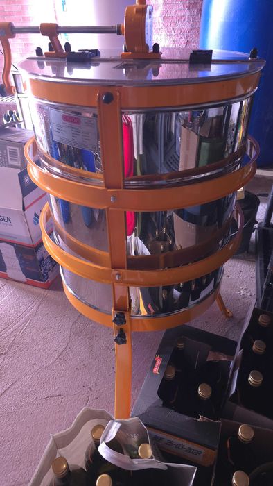 Нова центрофуга за вадене на мед! 3 /12 рамки