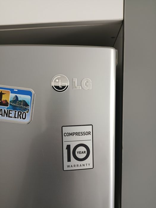 LG холодильник .