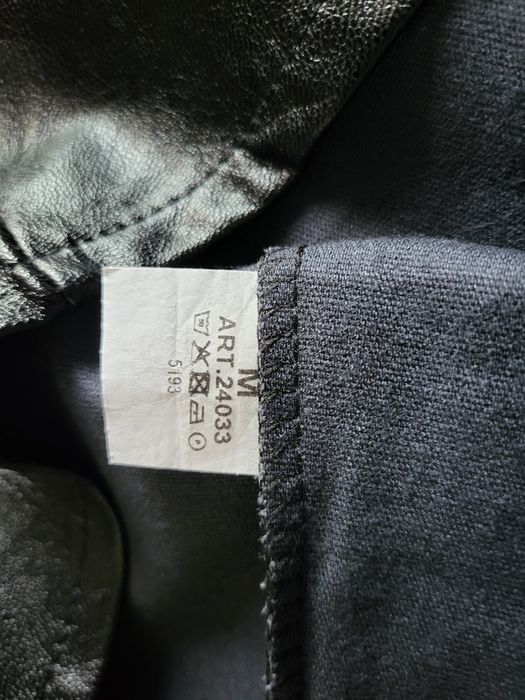 Vând fusta neagră, piele ecologica.