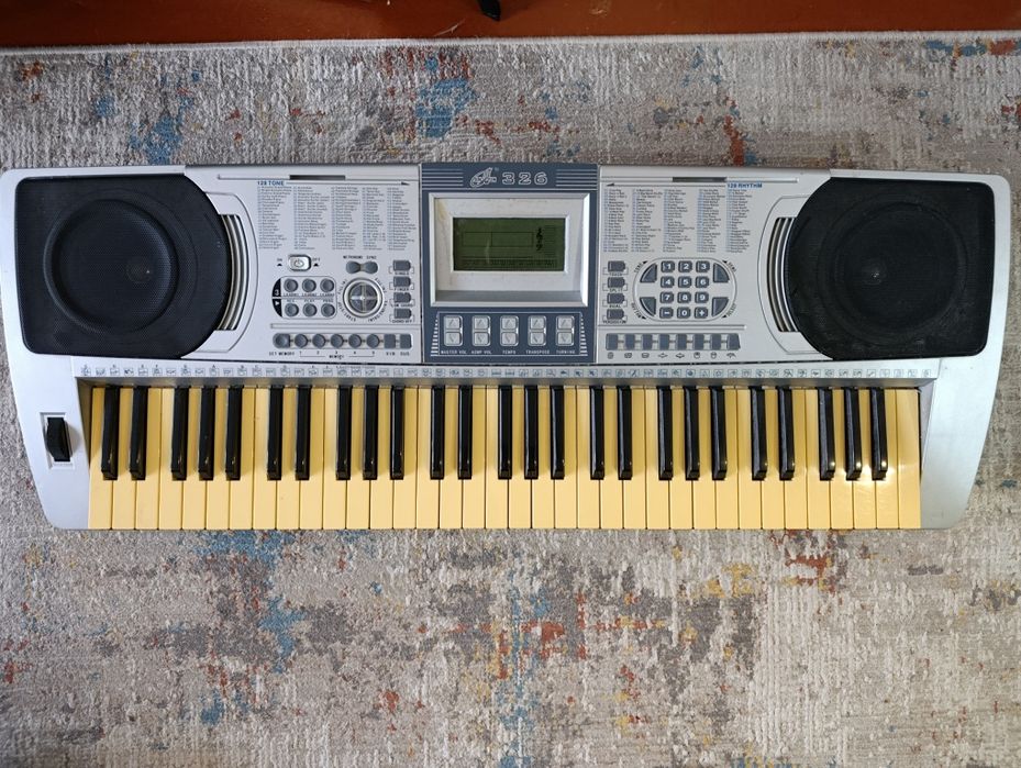 Продам синтезатор