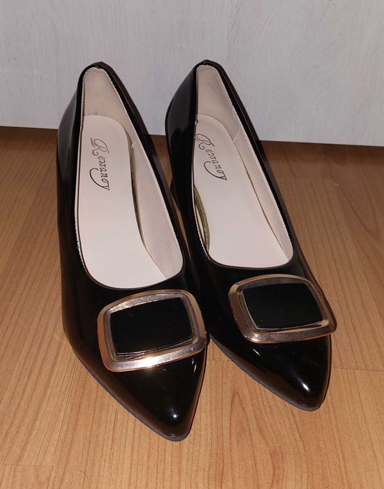 Pantofi cu toc mic, marimea 37