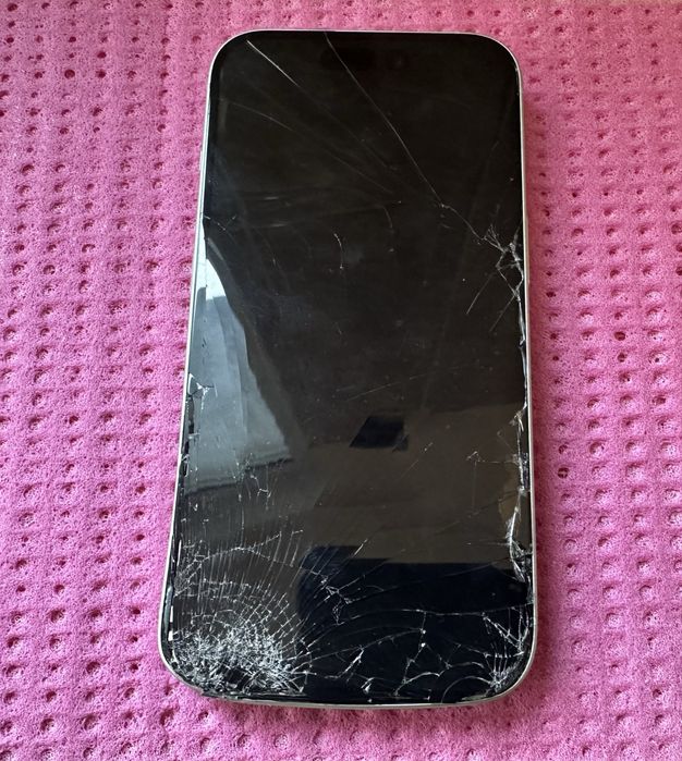 IPhone 15 green - за части