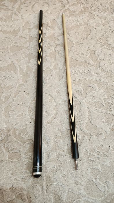 Продаётся бильярдный кий в отличном состоянии. Тубус в подарок. Произ