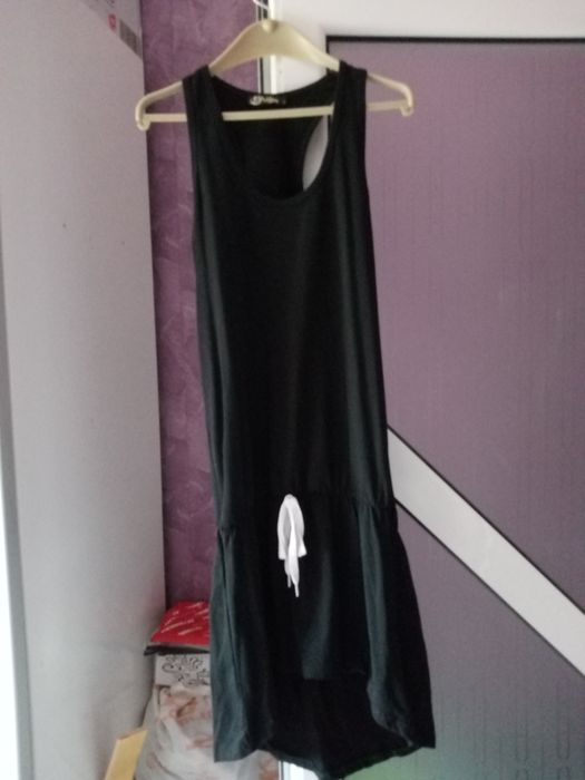 Продавам много запазени рокли