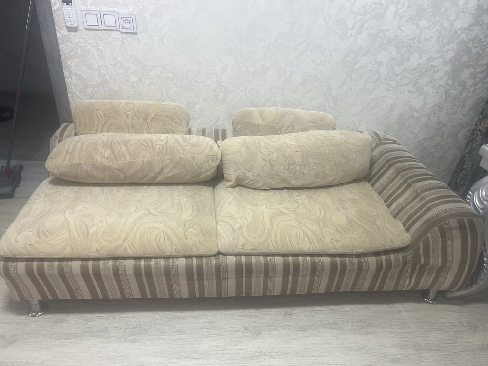 Диван очень крепкий