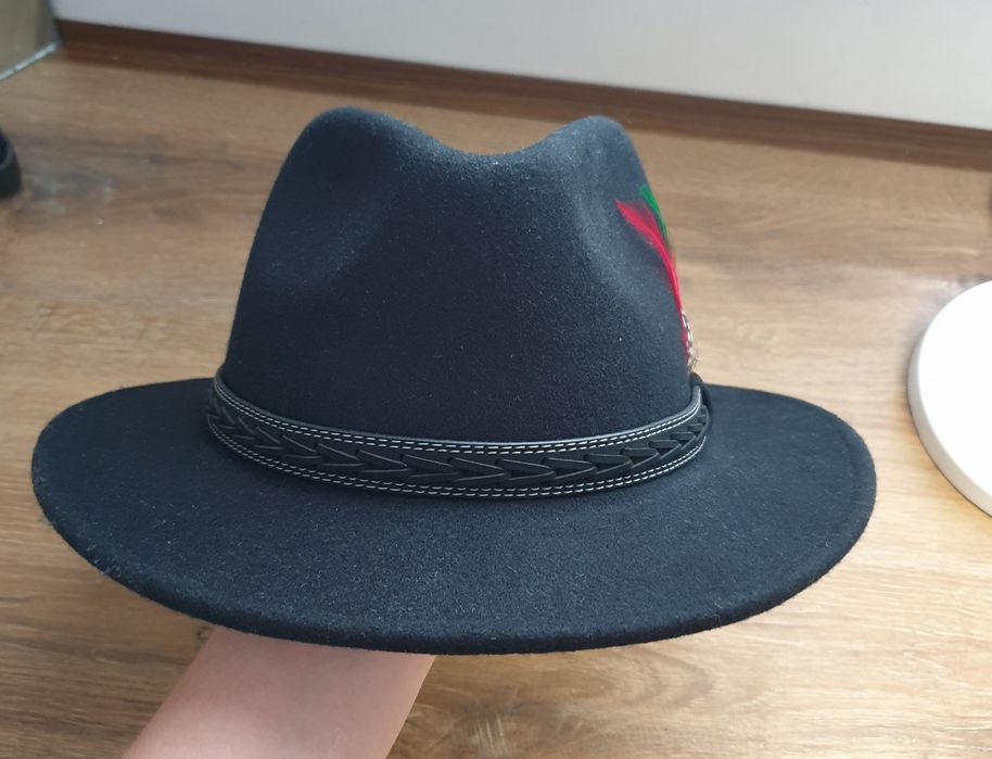 Pălărie fedora neagră din lână cu pană, din Anglia