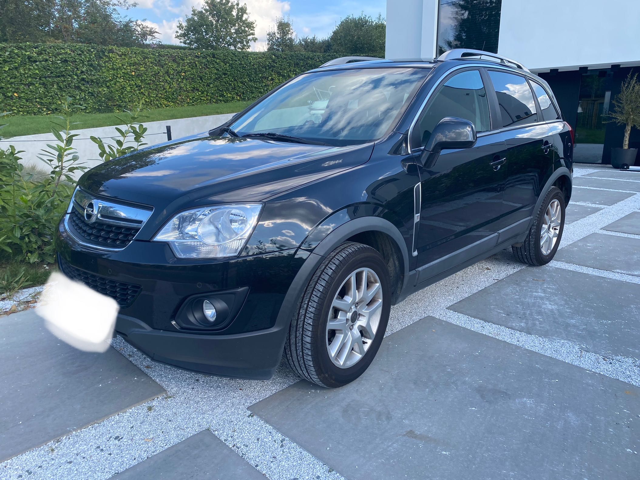 Opel antara foarte îngrijit