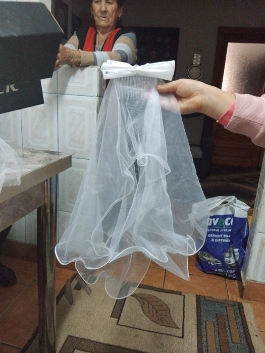 Vând rochie mireasa cu voal și coroniță