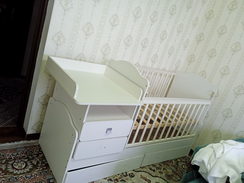Удобная детская кровать 4-в одном