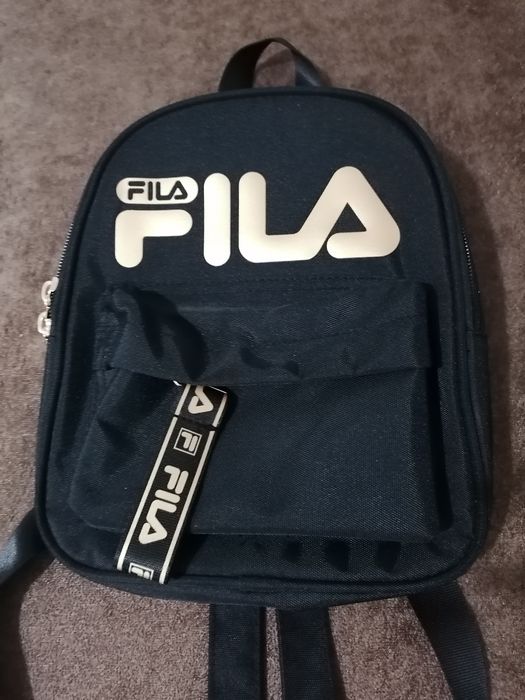 Раница на FİLA с етикет