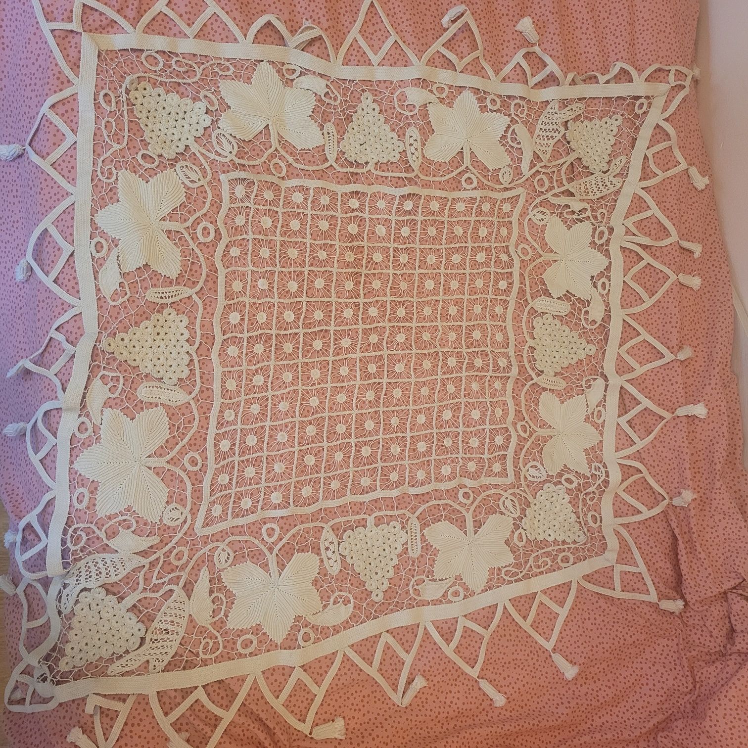 Fata de masa macrame