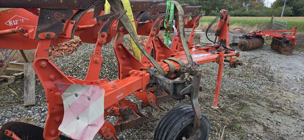 Plug reversibil 4 brazde Kuhn  Huard