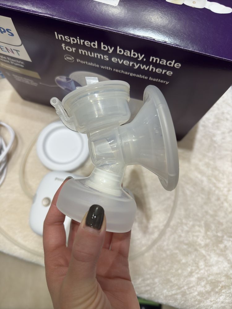 Помпа за кърма Philips Avent + контейнери за кърма