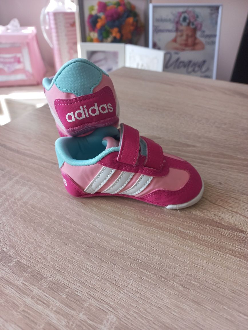 Бебешки обувки adidas