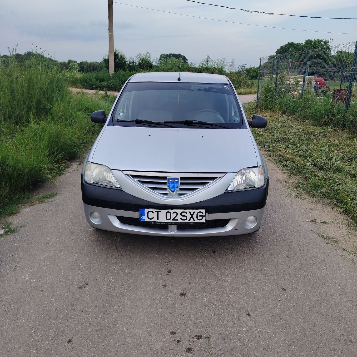 Vând Dacia Logan