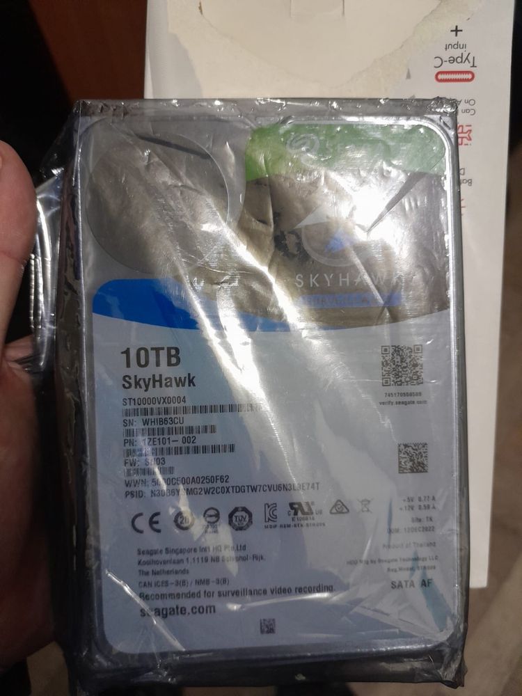 Жесткий диск skyHawk 10 TB