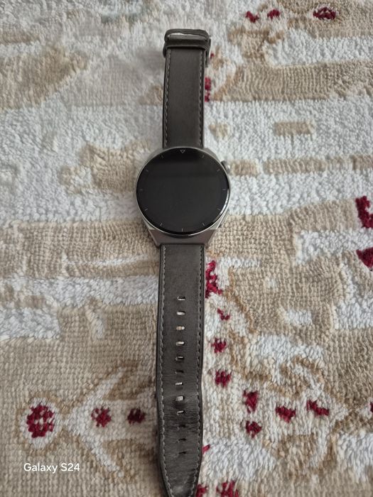 Часы Huawei в отличном, рабочем состоянии, не дорого