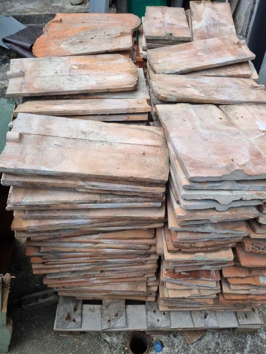 Vând țiglă folosită.