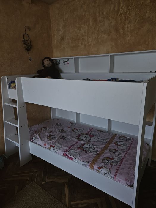 Двуетажно легло с матраци