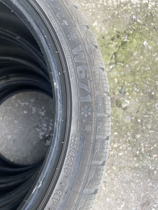 Зимни гуми 225/45R19 Petlas